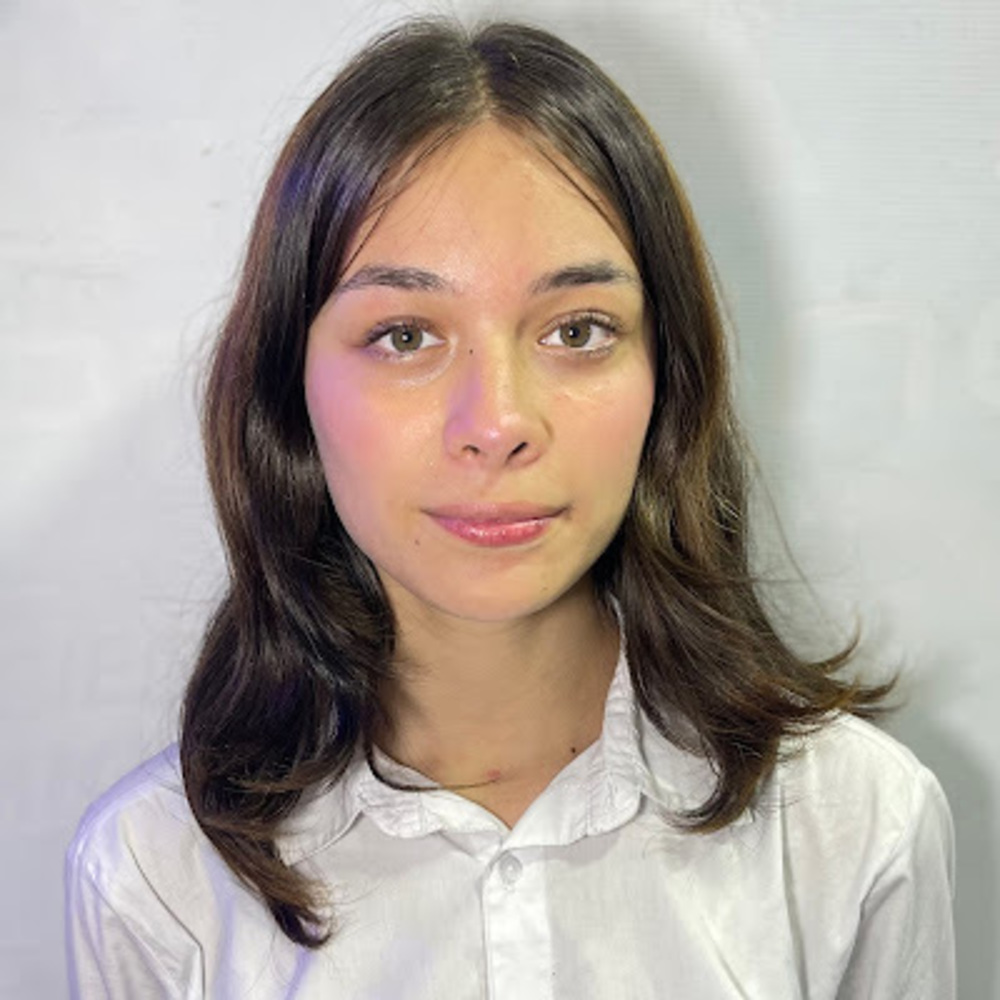 Meet your Posher, Daniela vélez